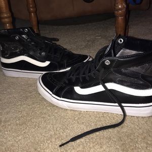 Mesh vans hi tops Men’s 7, women’s 8.5
